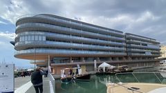 LA NUOVA GENOVA - la tenacia e la rinascita di una...